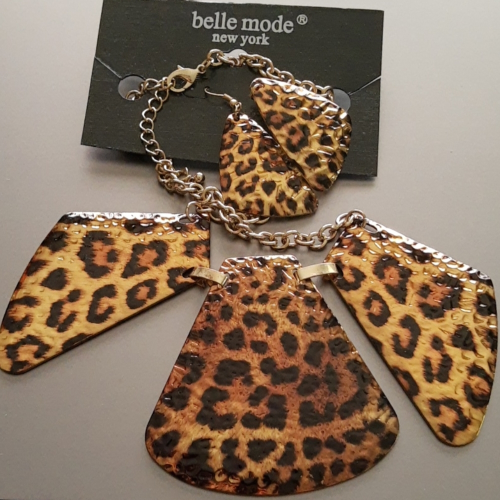 BRAND NEW Belle Mode New York Earring Necklace Set